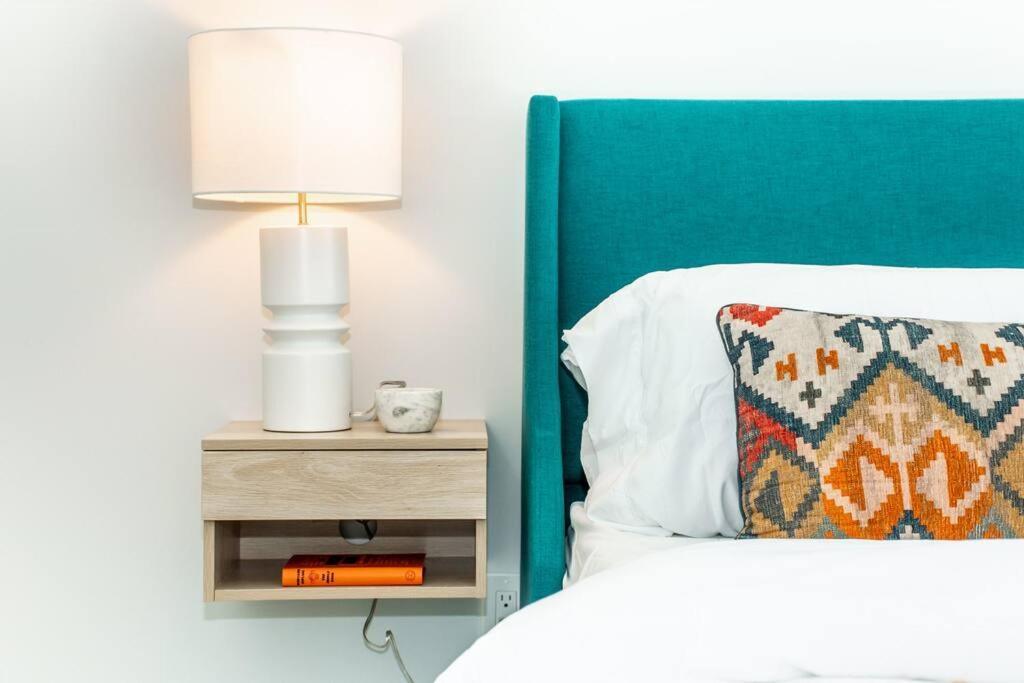 Modern Nordic Escape, 3Br Near Wem & Dt, Aircon & Fireplace, Wifi, Sleeps 6! Едмонтон Екстер'єр фото