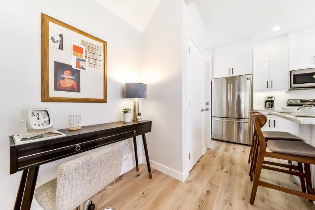 Modern Nordic Escape, 3Br Near Wem & Dt, Aircon & Fireplace, Wifi, Sleeps 6! Едмонтон Екстер'єр фото