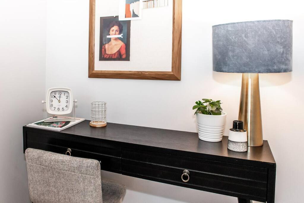 Modern Nordic Escape, 3Br Near Wem & Dt, Aircon & Fireplace, Wifi, Sleeps 6! Едмонтон Екстер'єр фото