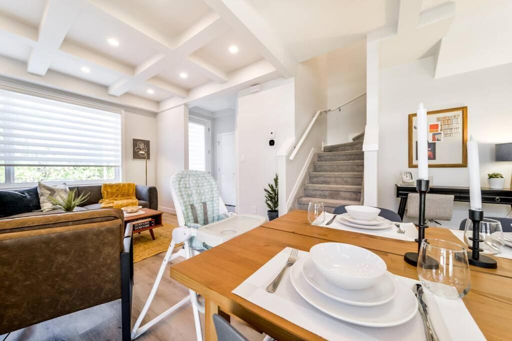 Modern Nordic Escape, 3Br Near Wem & Dt, Aircon & Fireplace, Wifi, Sleeps 6! Едмонтон Екстер'єр фото