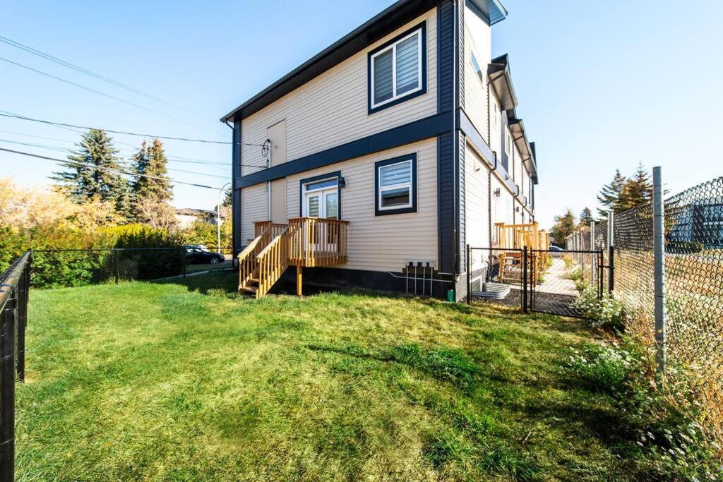 Modern Nordic Escape, 3Br Near Wem & Dt, Aircon & Fireplace, Wifi, Sleeps 6! Едмонтон Екстер'єр фото
