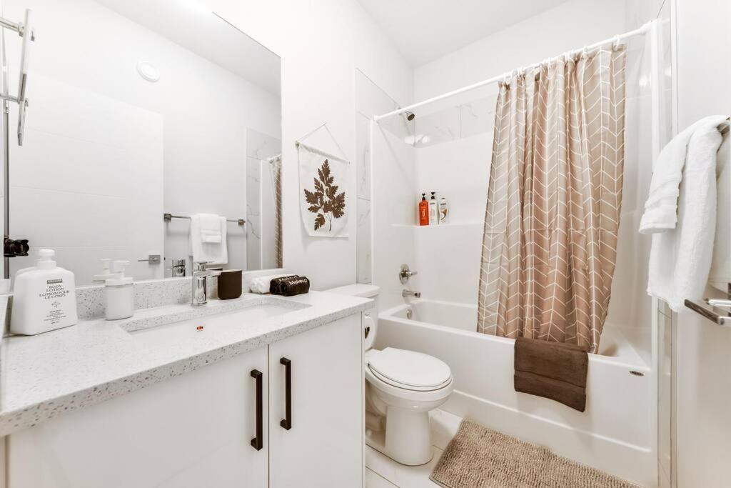 Modern Nordic Escape, 3Br Near Wem & Dt, Aircon & Fireplace, Wifi, Sleeps 6! Едмонтон Екстер'єр фото