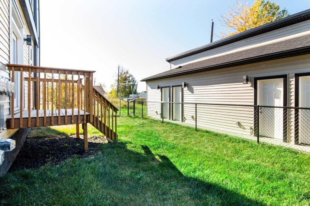 Modern Nordic Escape, 3Br Near Wem & Dt, Aircon & Fireplace, Wifi, Sleeps 6! Едмонтон Екстер'єр фото